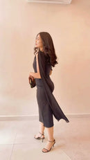 Vestido Midi com Capa Drapeada e Fenda - Preto - frente