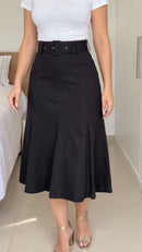 Saia Midi Evasê com Cinto - Preto - frente