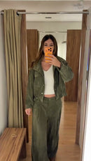 Conjunto Veludo Cotelê Jaqueta e Calça - Verde Militar - frente