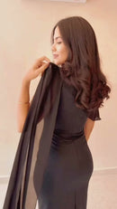 Vestido Midi com Capa Drapeada e Fenda - Preto - frente