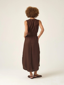 Vestido Midi Gabiroba em Linho - Marrom - costas