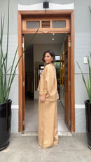 Conjunto Biella em Linho Puro - Dourado - costas